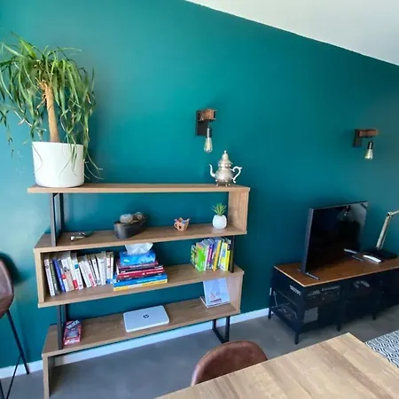 T2 Completely Renovated In A Quiet Area Close To Center *