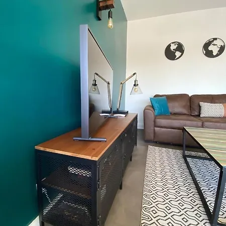 T2 Completely Renovated In A Quiet Area Close To Center Tours