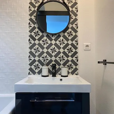 T2 Completely Renovated In A Quiet Area Close To Center * Tours