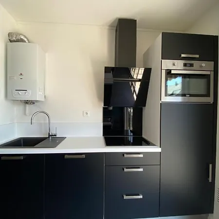 Apartamento T2 Completely Renovated In A Quiet Area Close To Center *